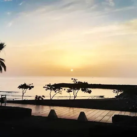 With 3 Bedrooms In Puertito De شقة غيمار